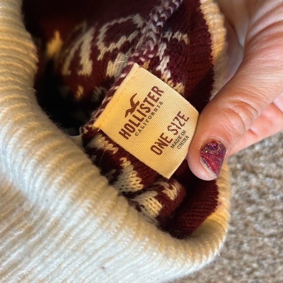 Hollister, maroon and white Aztec pattern, pom-pom beanie hat - Picture 2 of 3